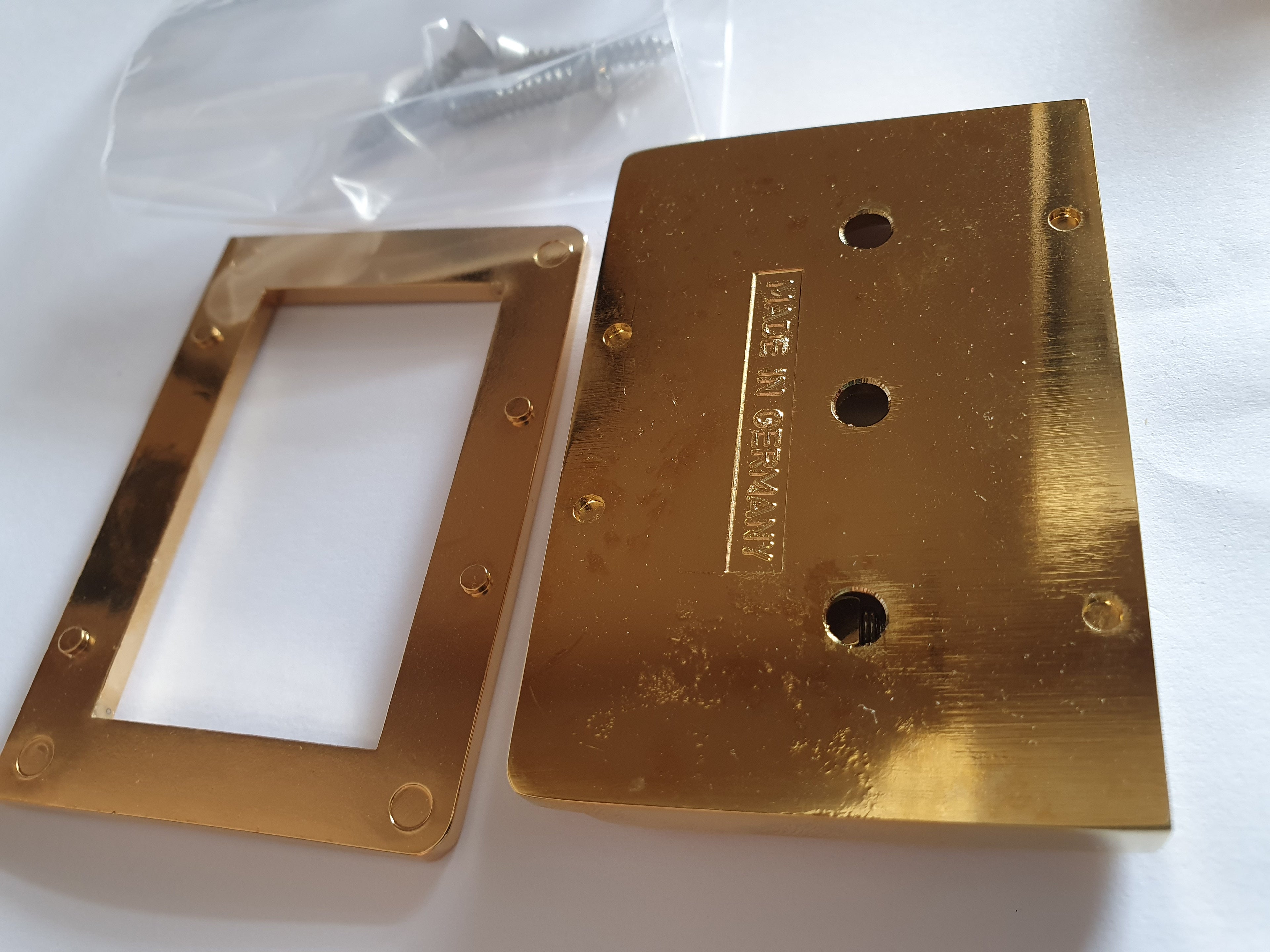 Schaller 3D-6 Gitarrensteg Guitar Bridge Gold, mit 3mm Unterlegplatte