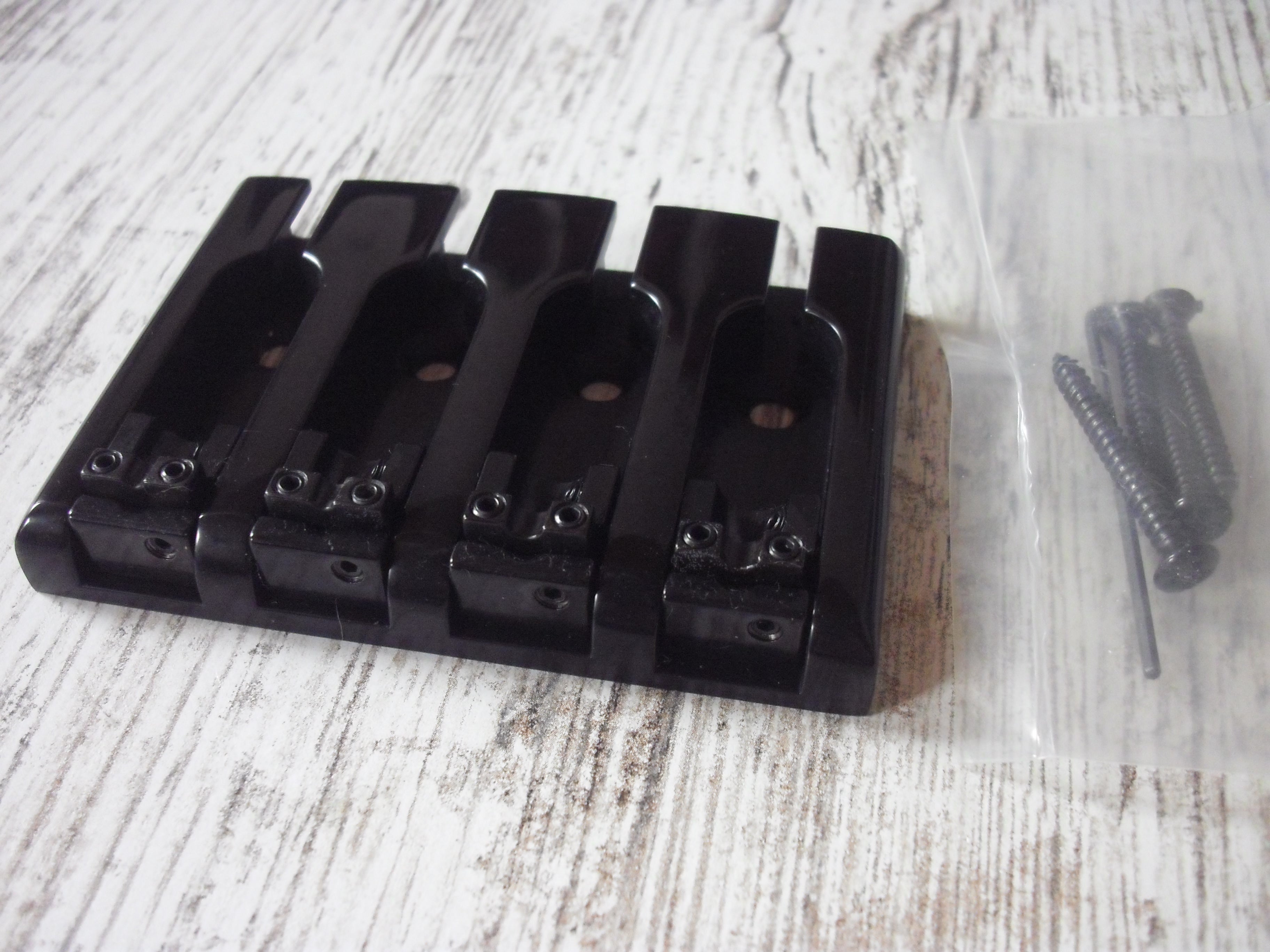 göldo "Deluxe" 3D Bass-Bridge 4-string Black