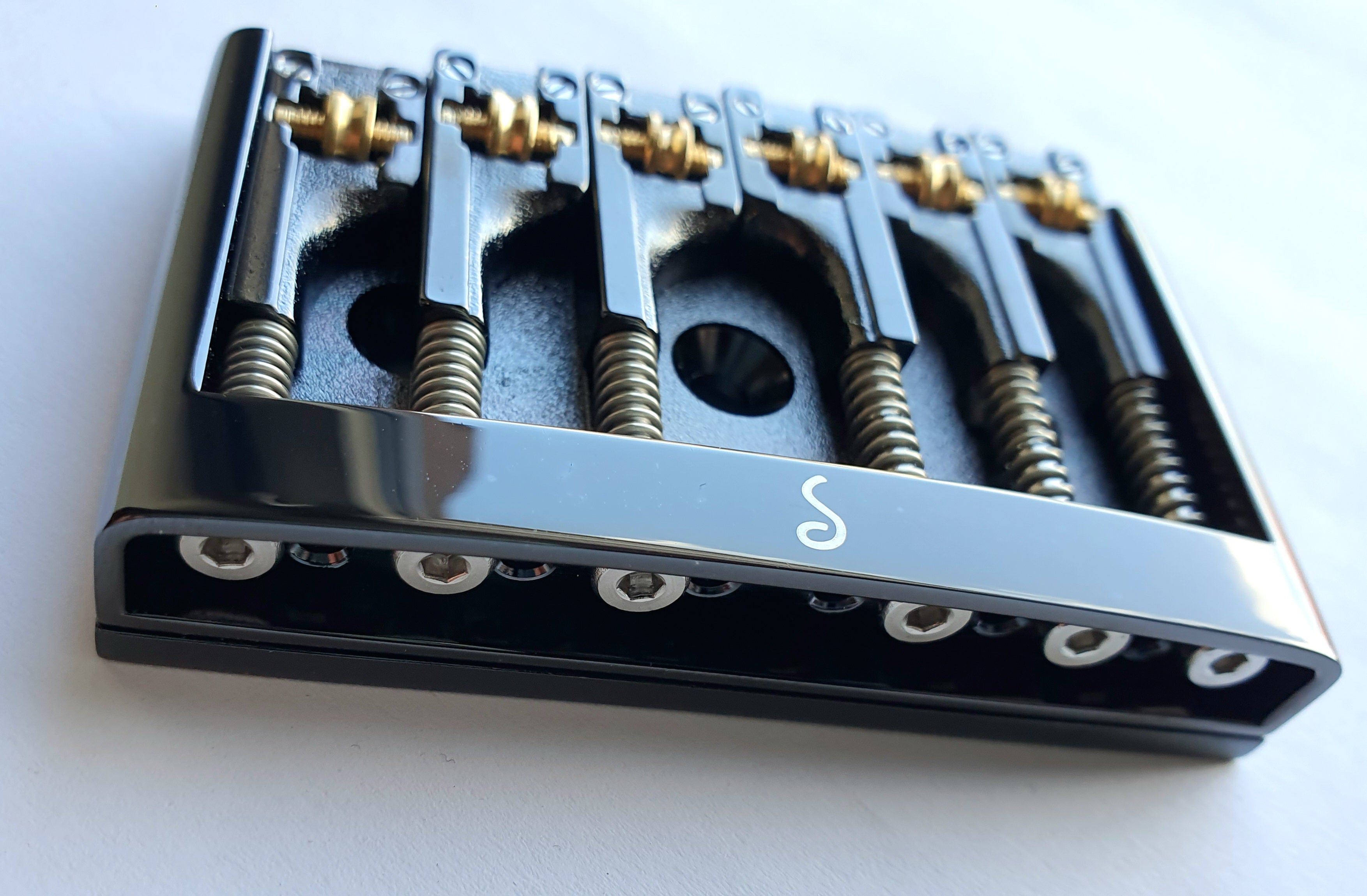 Schaller 3D-6 Gitarrensteg Guitar Bridge Black, mit 3mm Unterlegplatte