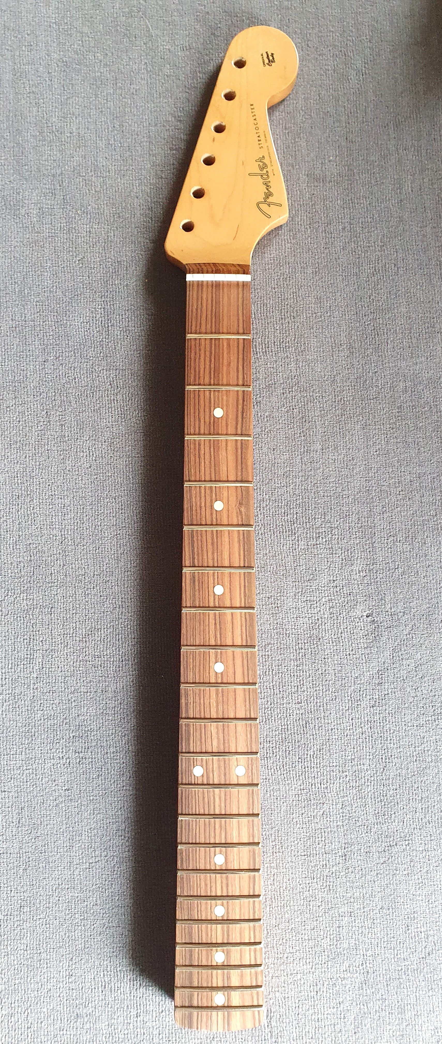 Fender® Genuine Replacement 60´s Stratocaster Neck, PaoFerro, 12" 21 Bünde