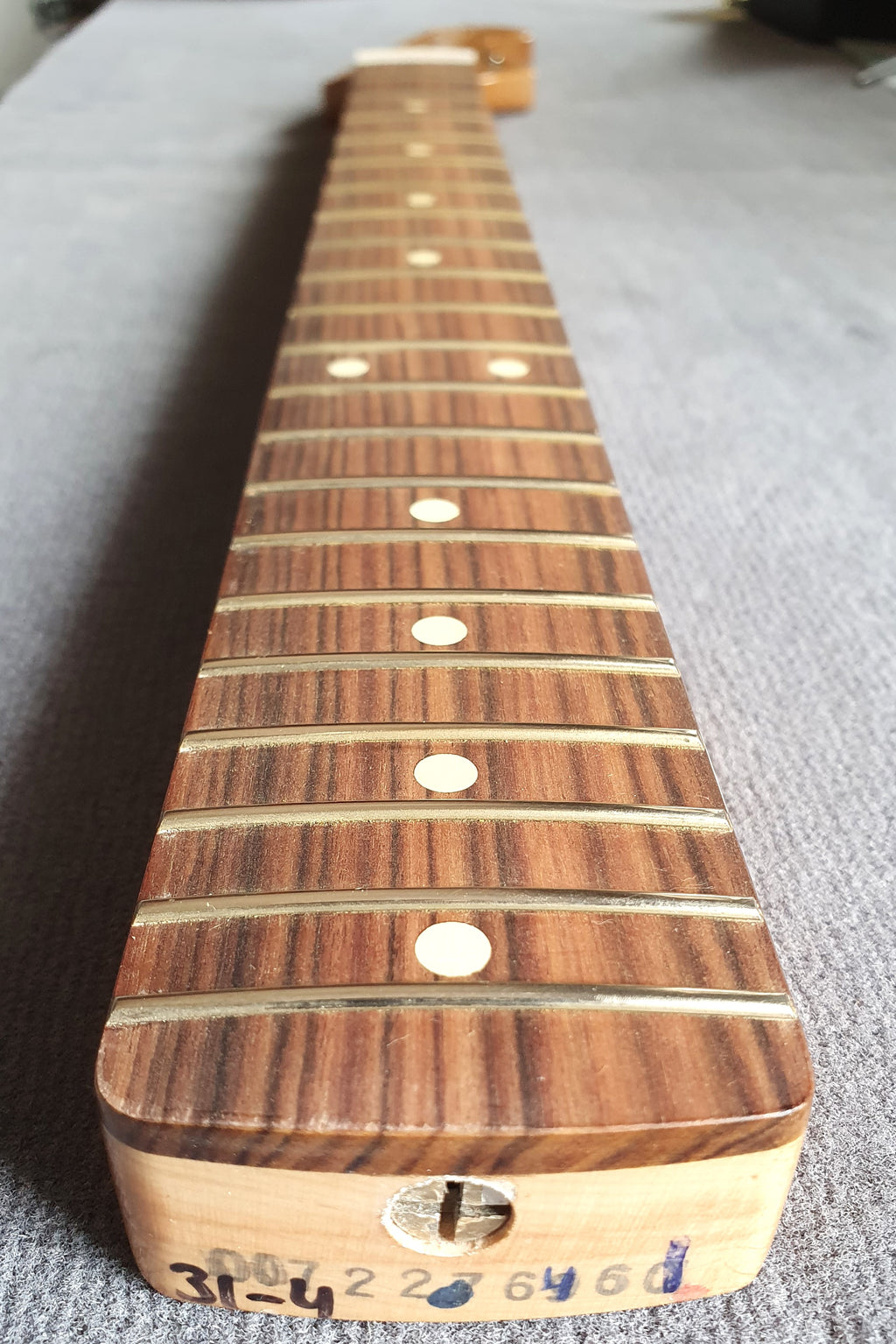 Fender® Genuine Replacement 60´s Stratocaster Neck, PaoFerro, 12" 21 Bünde