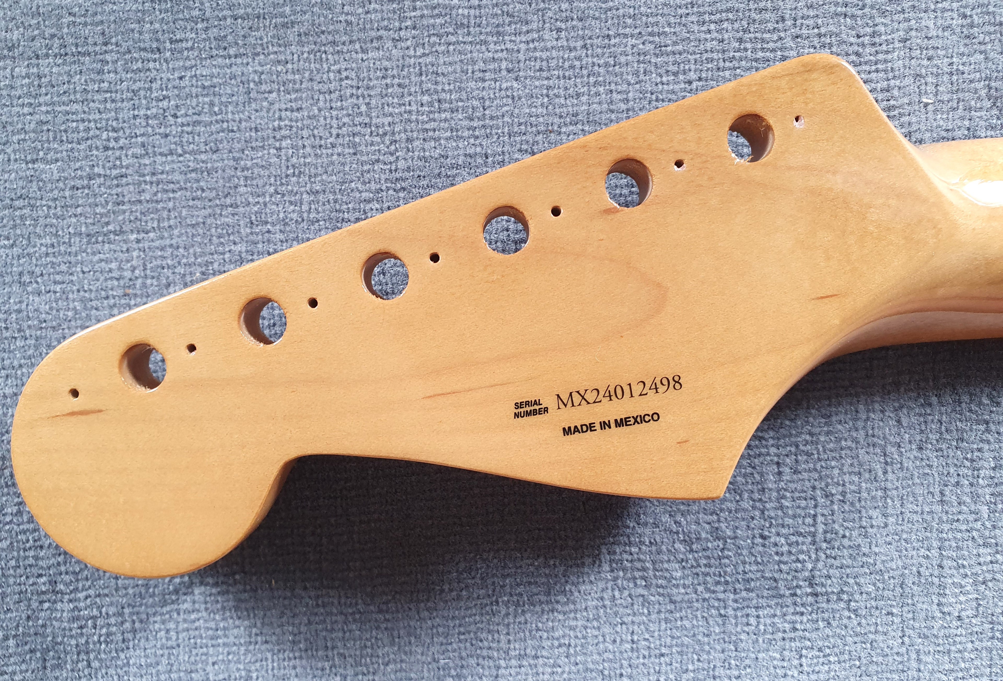 Fender® Genuine Replacement 60´s Stratocaster Neck, PaoFerro, 12" 21 Bünde