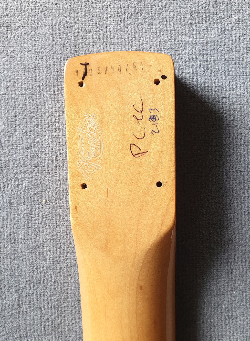 Fender® Genuine Replacement 60´s Stratocaster Neck, PaoFerro, 12" 21 Bünde
