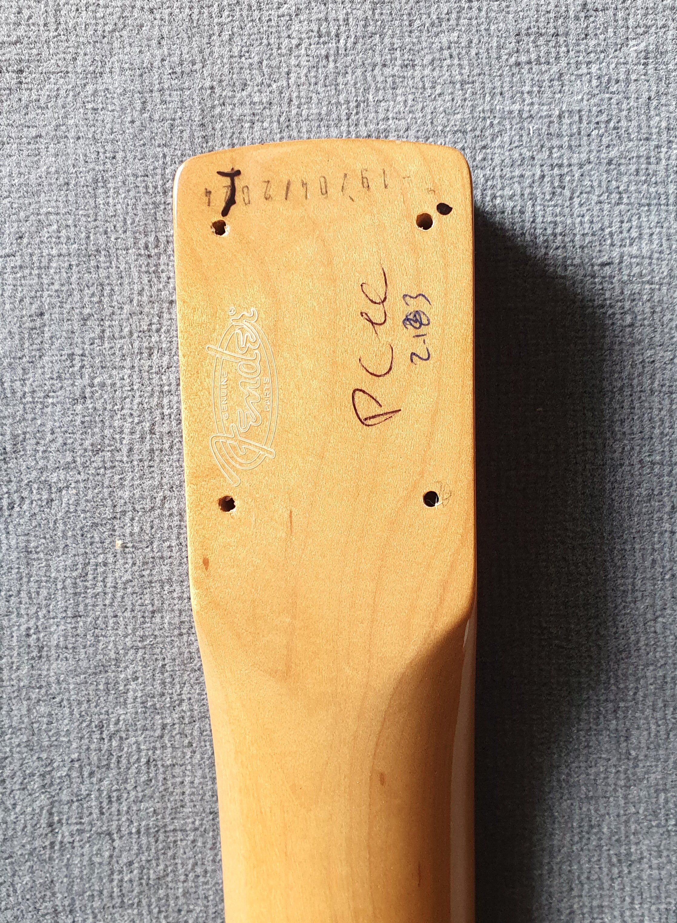 Fender® Genuine Replacement 60´s Stratocaster Neck, PaoFerro, 12" 21 Bünde