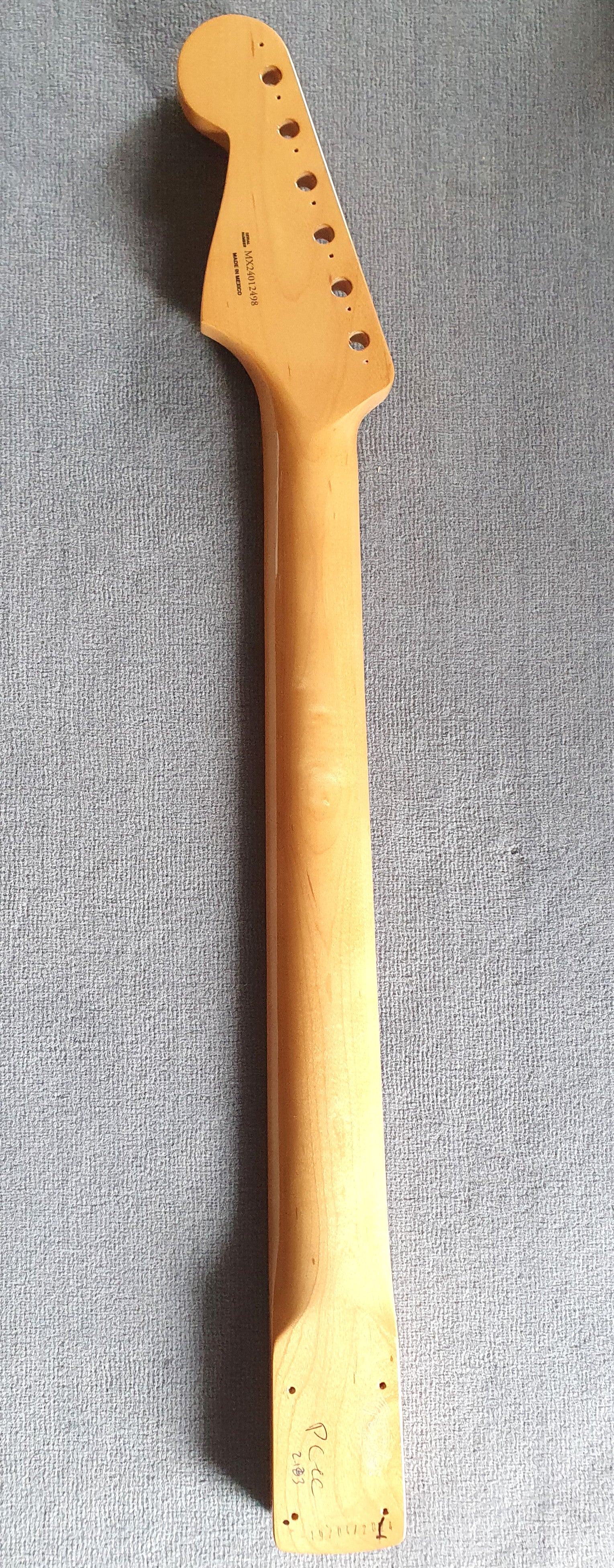 Fender® Genuine Replacement 60´s Stratocaster Neck, PaoFerro, 12" 21 Bünde