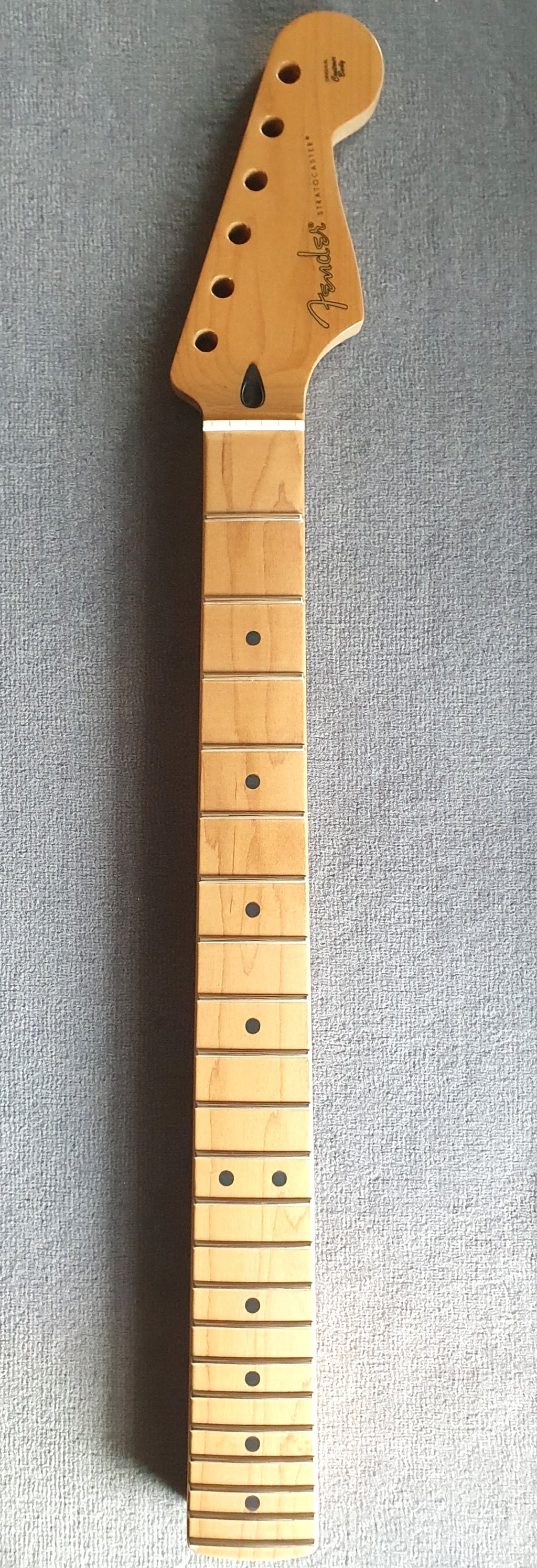 Fender® Genuine Replacement Neck Satin Roasted Maple f. Strat, 12" 22 Bünde