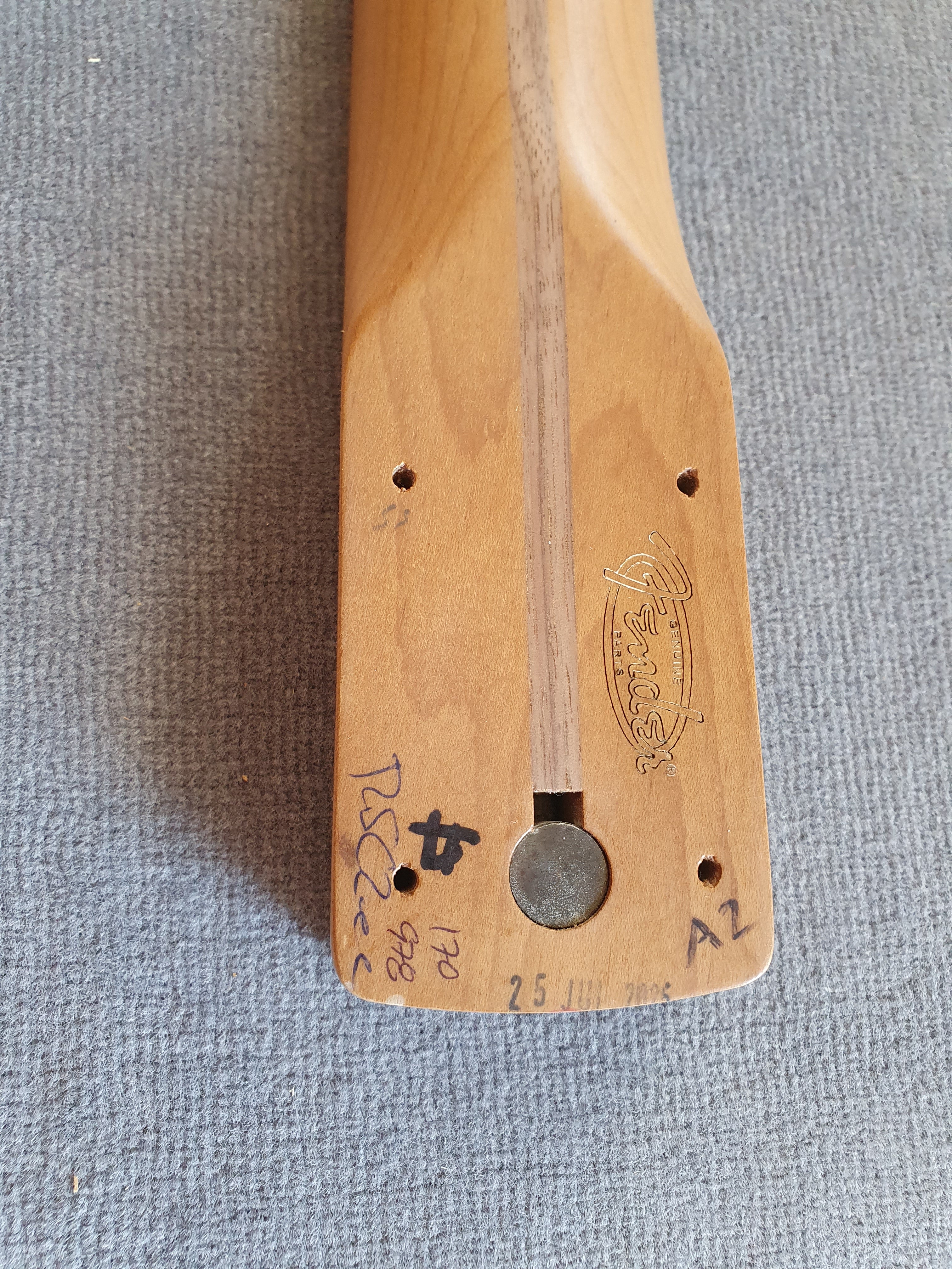 Fender® Genuine Replacement Neck Roasted Maple f. Strat, 9.5" 21 Bünde