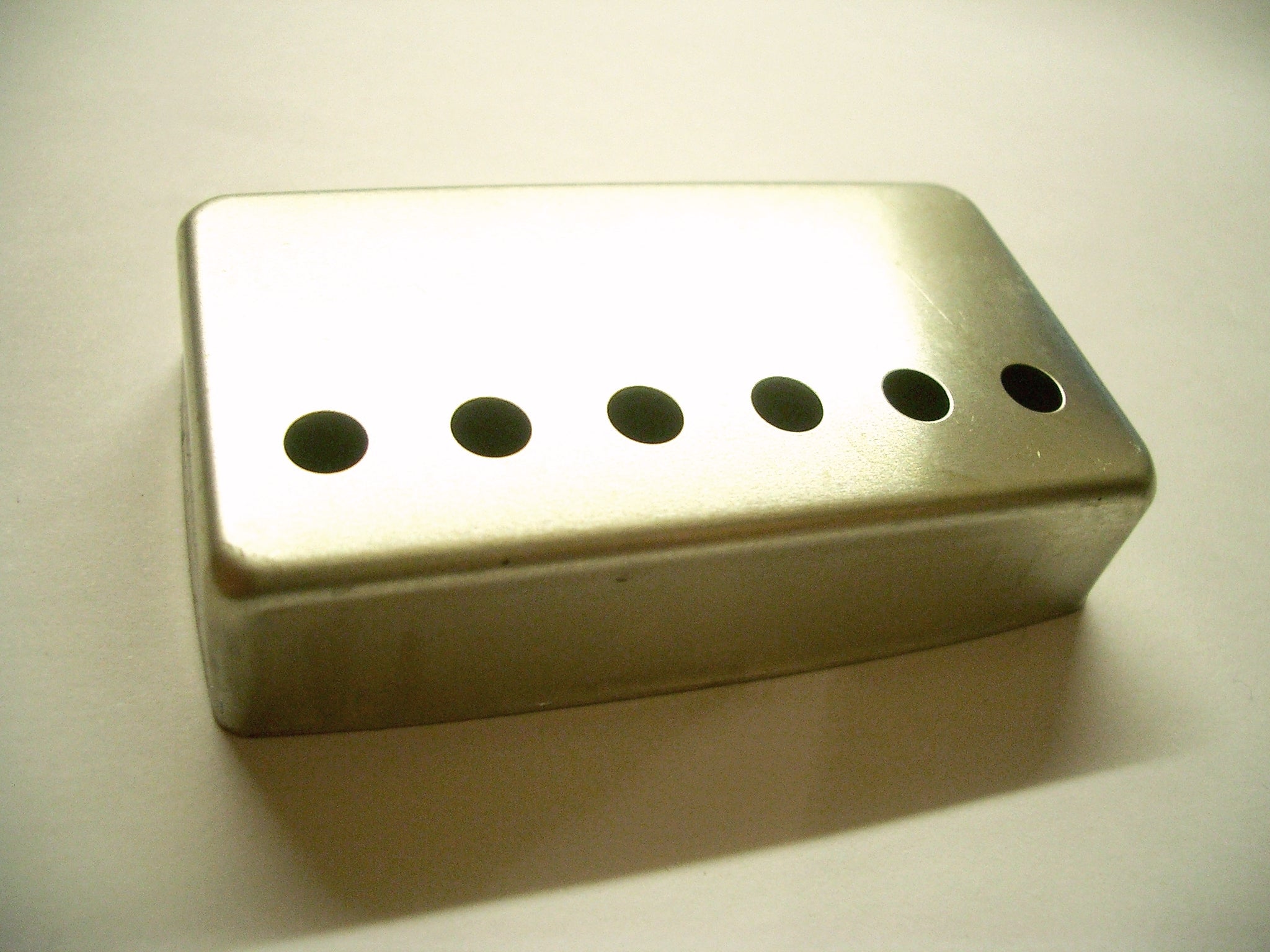 göldo Humbucker Kappe Cover für F-Spaced Pickups antique