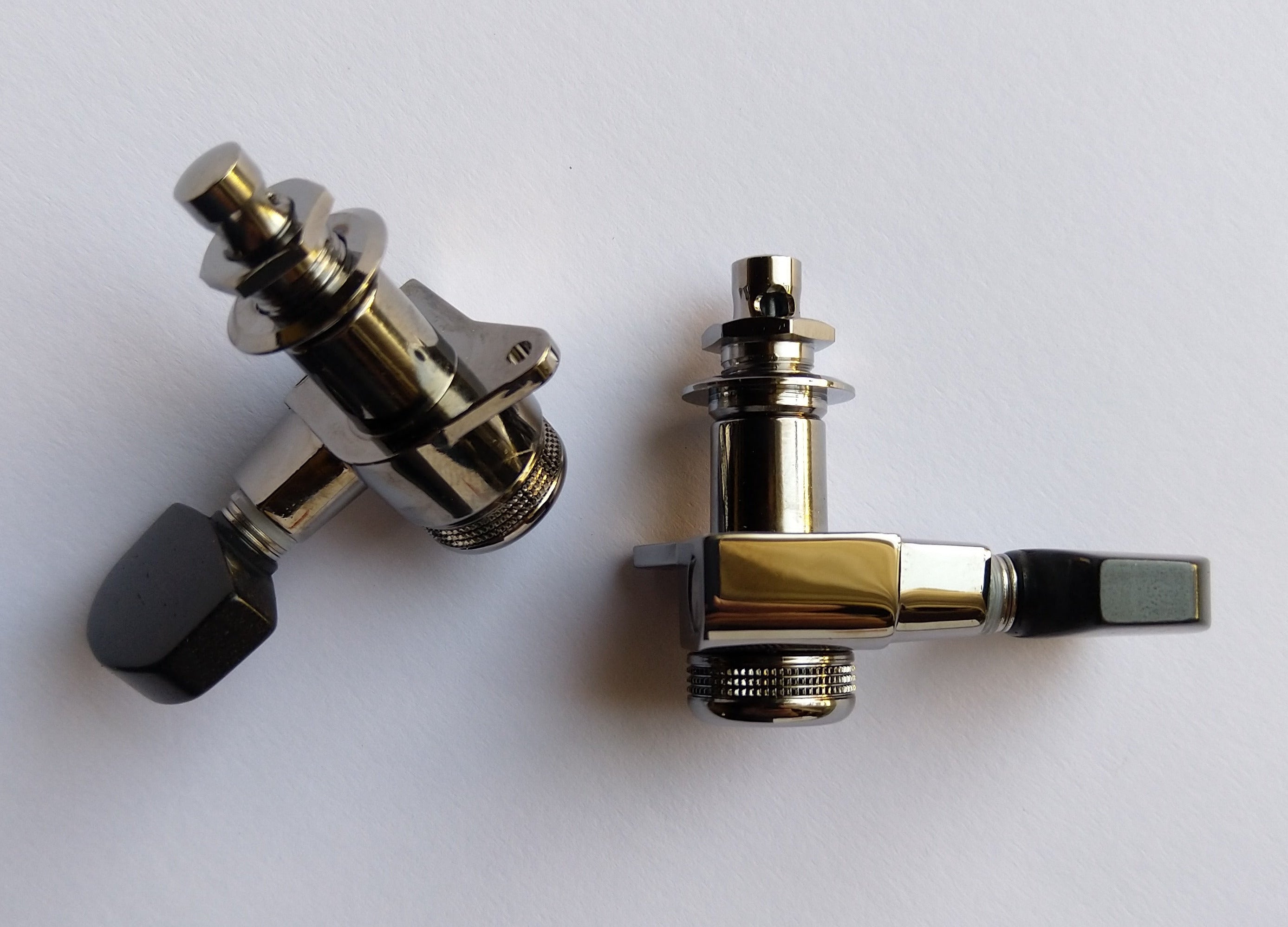 Schaller M6 Locking Tuners 135° 6 links Ruthenium small Ebony buttons (Kopie)
