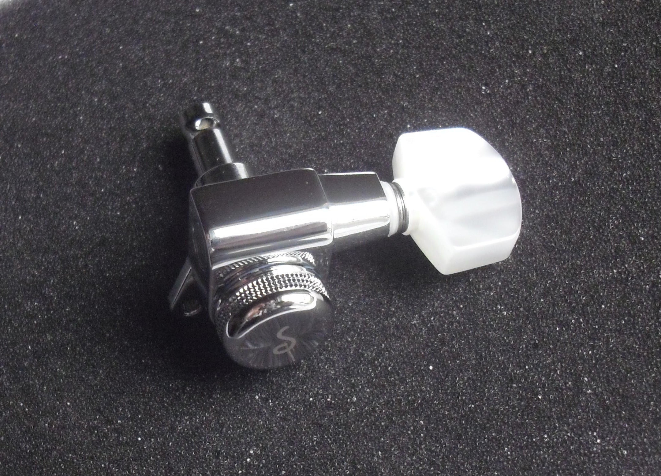 Schaller M6 Locking Tuners 135° Mechaniken 6 links Chrome/Perloid