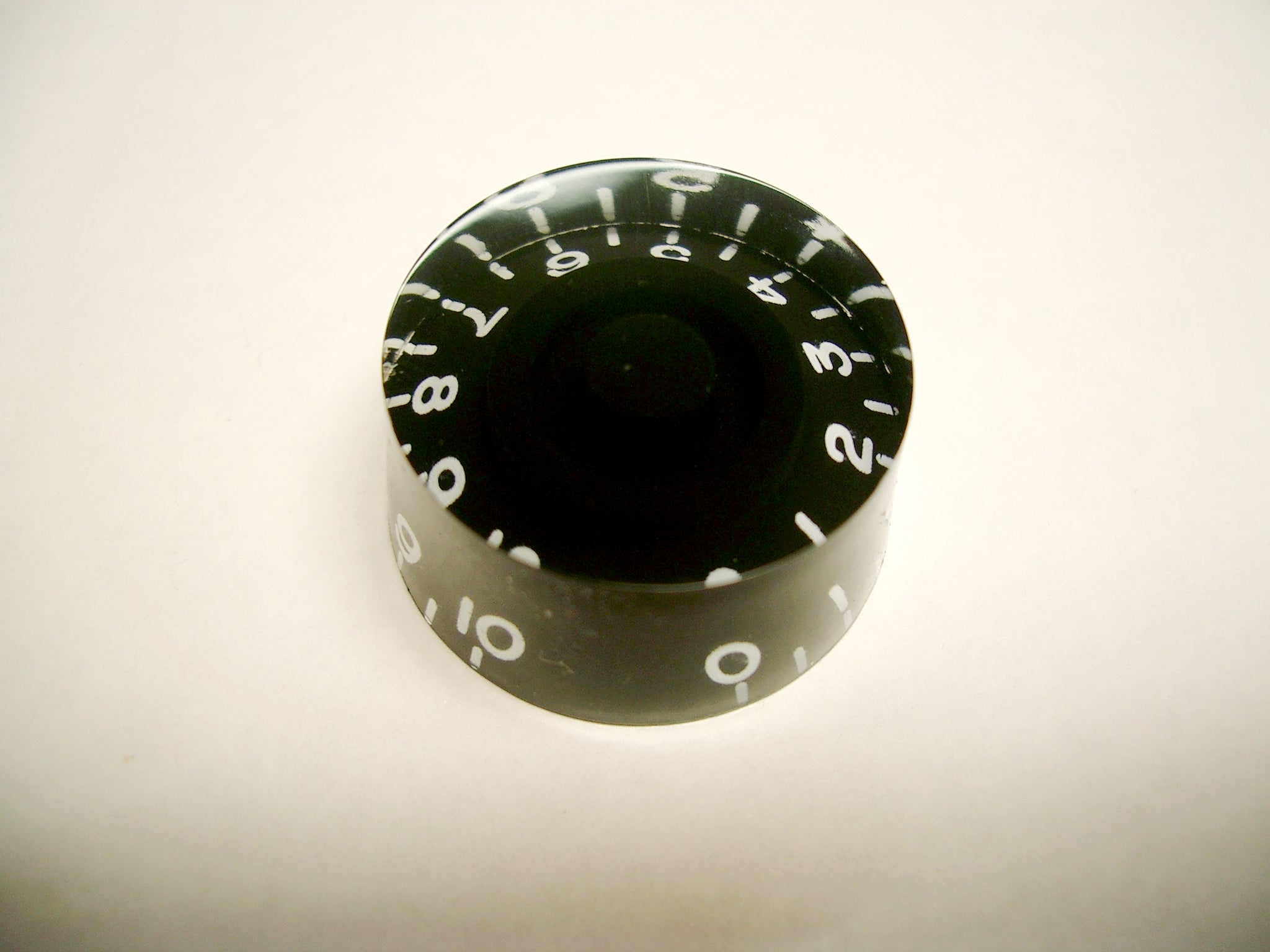 göldo Speed Knob, G-Style Poti-knopf (Alpha, 18 Zähne) mit weißen Ziffern black