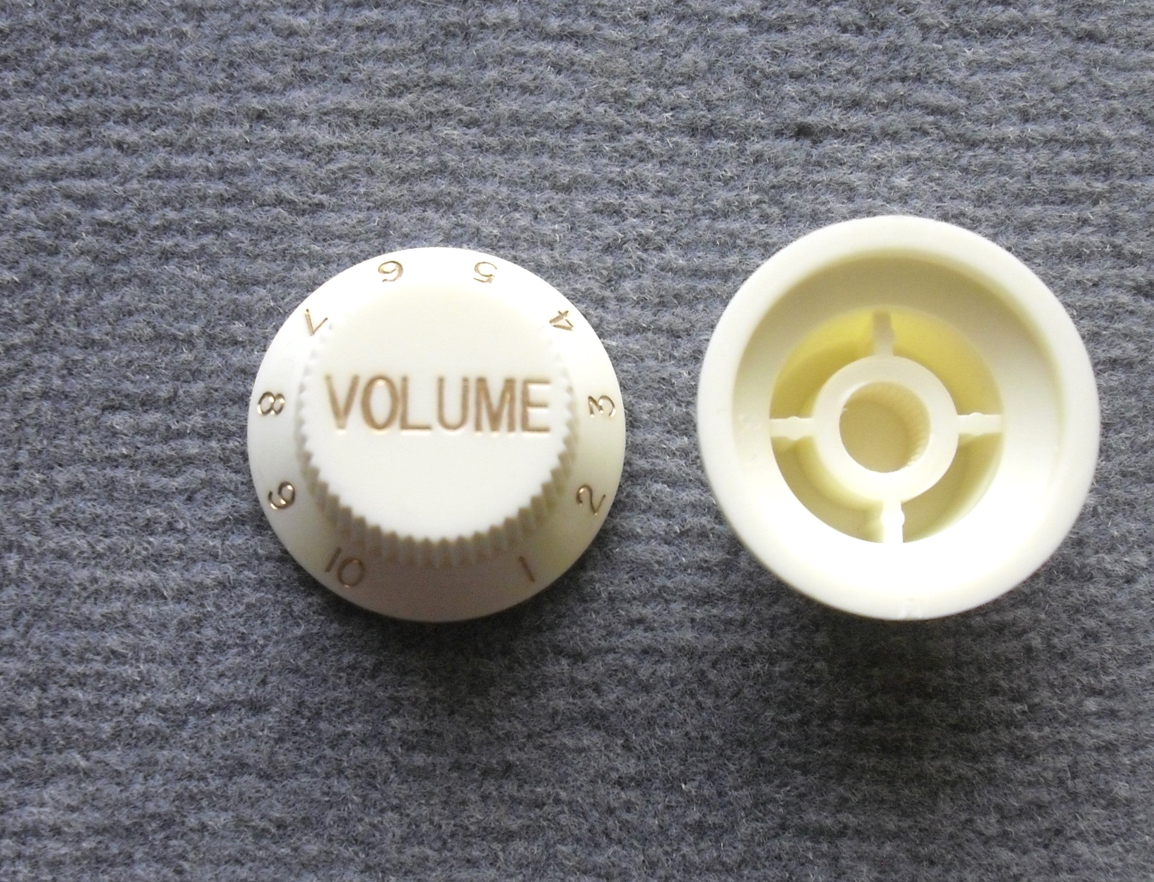 göldo Bell Knob Volume, universal Poti-knopf 1pc aged weiß/gold